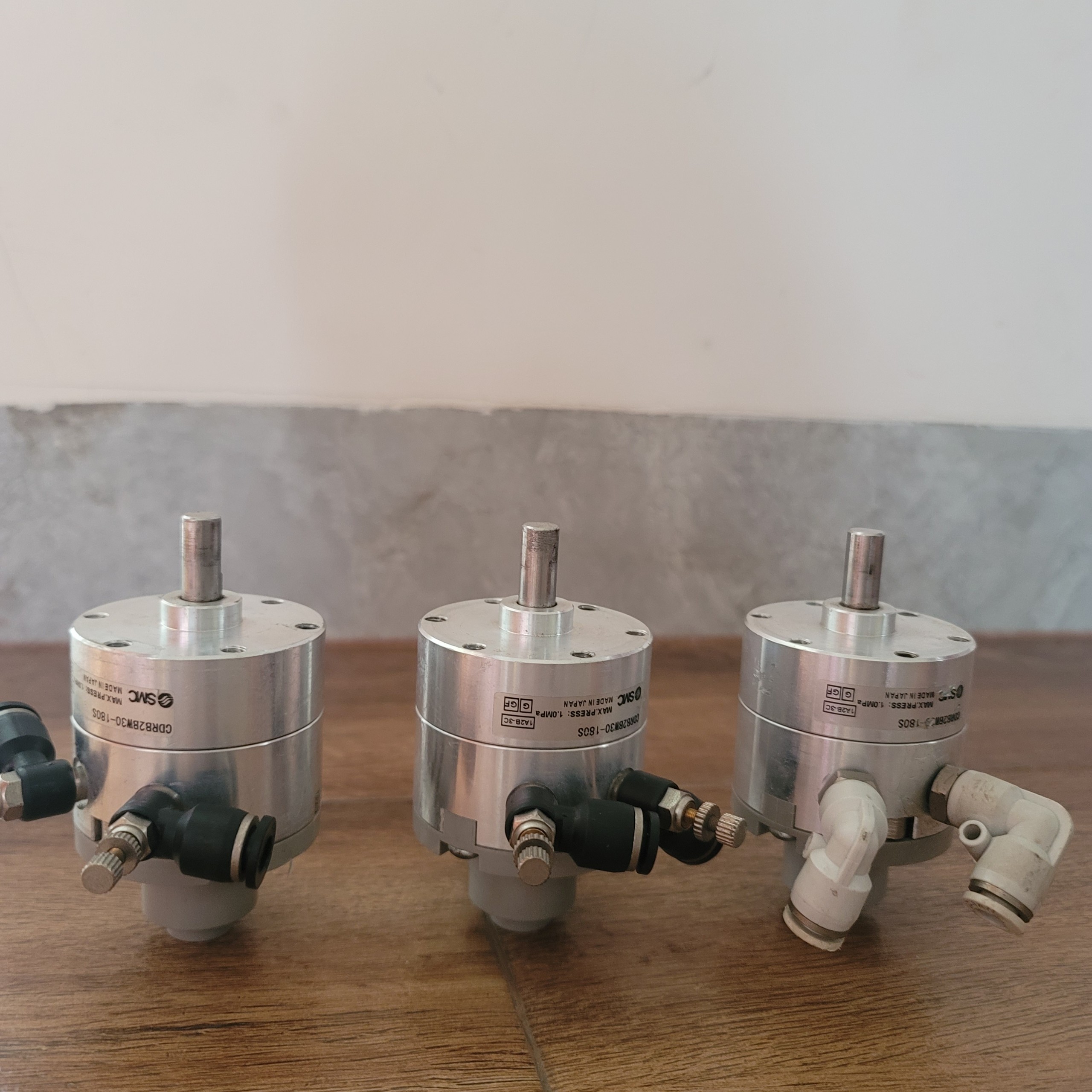 cdrb2bw30-180s 1.jpg